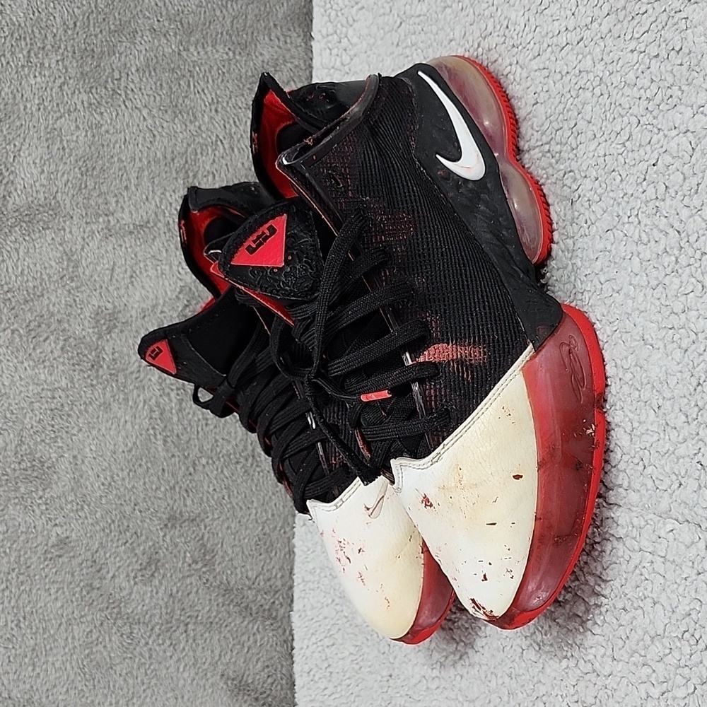 Nike LeBron 19 Low Bred Running Shoes men's 11 Distressed Painted Thrashed